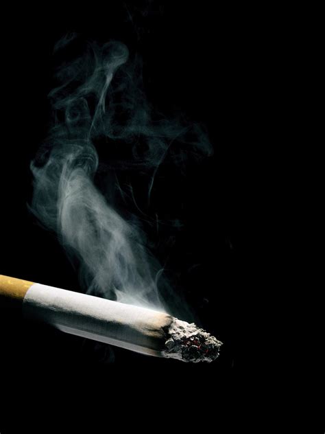 Ada yang mendukung bahwa rokok pantas dijatuhi hukum haram, namun ada juga yang membolehkan merokok atau hanya menjatuhkan hukum makruh (tidak dilarang namun lebih baik tidak dilakukan). Hukum rokok dalam Islam - ALXANA