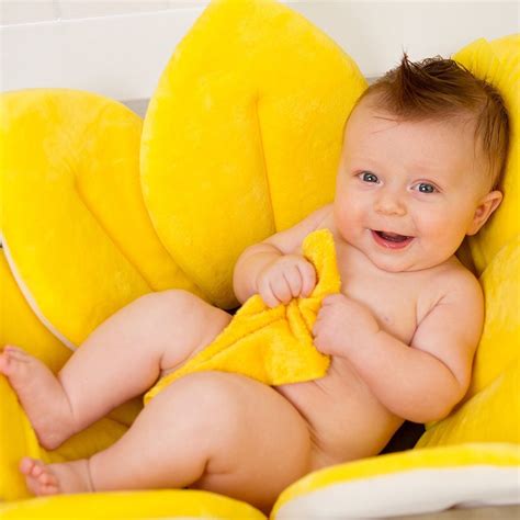 Shnuggle white baby bath tub w/ backrest & bum bump support. The Blooming Bath Is The Most Comfortable Baby Bath For ...