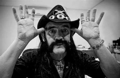 He made time to speak to us even. DROGOTECA BLOG: Lemmy y Motörhead: speed hecho música.