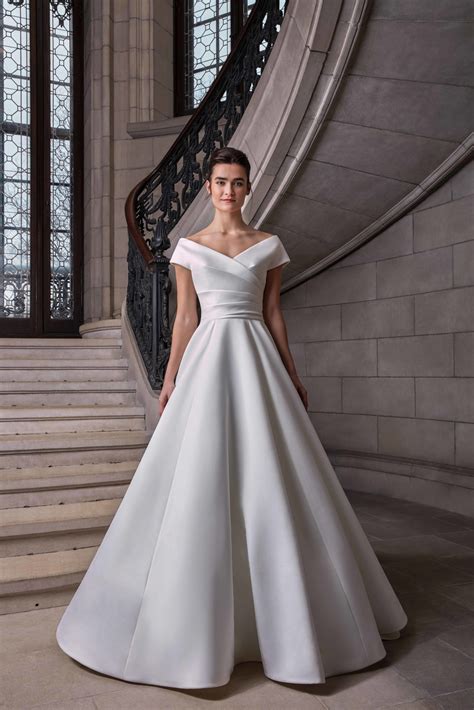 Check spelling or type a new query. 28+ Wedding Dresses Gaun Pengantin Simple Tapi Elegan ...