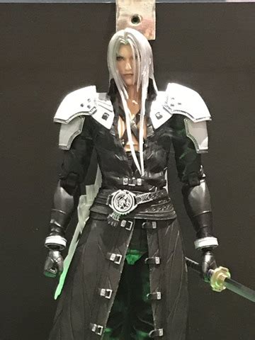Sephiroth, the legendary soldier first class from final fantasy vii remake joins the fray as a play arts kai action figure! New Final Fantasy VII Remake Play Arts Kai Aerith, Tifa ...