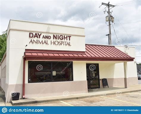Since 1974, the experienced vets at stage road animal hospital have been providing essential veterinary services for dogs and cats in memphis. Day And Night Animal Hospital, Memphis, TN Editorial Photo ...