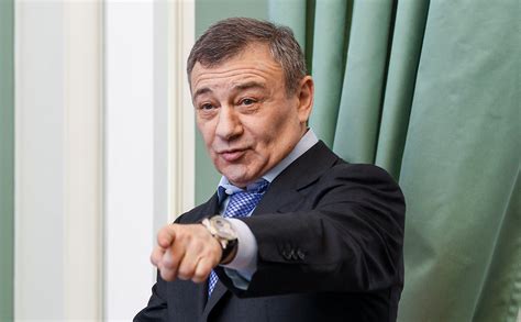 Аркадий ротенберг дал главному редактору mash максиму иксанову трёхминутное интервью, в котором назвал себя бенефициаром «дворца путина» на мысе идокопас. Возвращение Ротенберга: почему бизнесмен решил выкупить ...
