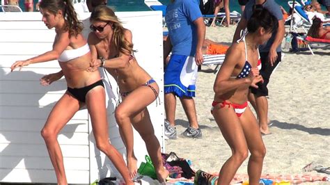 Crazy wild girls on vacation and at a music festival. Epic Snake Prank - Miami Beach - YouTube
