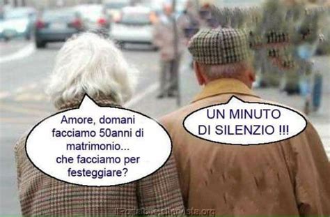 La mattina del loro venticinquesimo anniversario di matrimonio una coppia si sveglia senza cacarsi neanche di striscio. Pin di Jessica Predotti su RIDERE | Barzellette divertenti ...