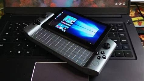 The world's first win10 slider candy bar handheld game console, 60 fps for the latest aaa game masterpieces. GPD Win 3 czerpie inspirację z Nintendo Switch Lite