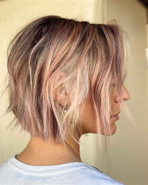 Layered and outward feathered bob: Best Medium Bob Haircut For Oval Face Shape in 2020 | Oval ...