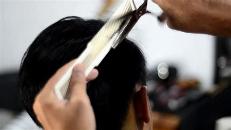 Pasalnya dari tahun ke tahun, gaya rambut ini masih menjadi tren dan banyak yang menggunakannya. Potongan Rambut Loose Pompadour | Loose pompadour ...