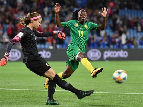 Canadian goalkeeper stephanie labbé is injured in a collision but is called for penalty. Stephanie Labbe | Age, Career, North Carolina Courage, Rio ...