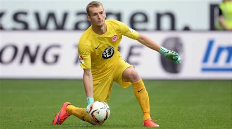 He's such great company that bbc world service's world football show released a. Bobic bestätigt: „Hradecky wird Eintracht Frankfurt ...