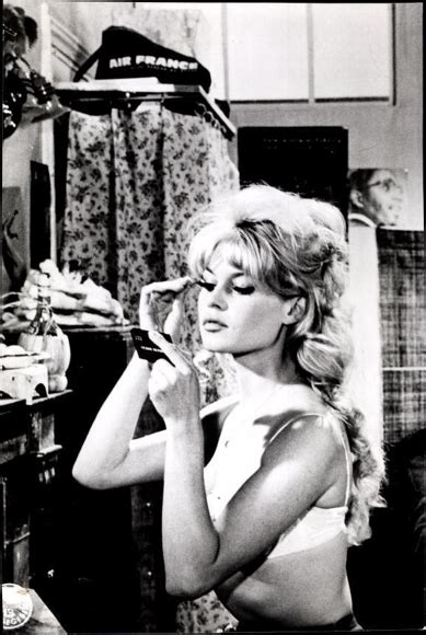 Jeanne lives in paris and believes she is the reincarnation of don juan. 77 Pressefotos Brigitte Bardot, Don Juan 73, Babette ...