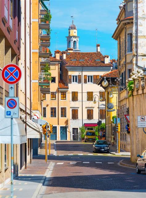 Cittadella, italien (se på cittadella. Ansicht Der Alten Mittelalterlichen Italienischen Stadt ...