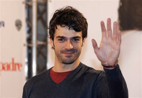 He has been married to cristina marino since june 5, 2021. Luca Argentero in farmacia - Vogue.it