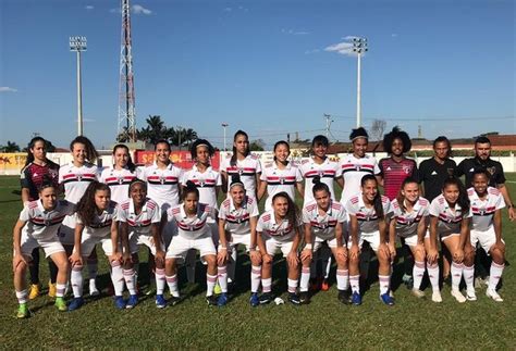 O são paulo anunciou, nesta tarde, que sua equipe feminina fechou seu primeiro contrato de patrocínio exclusivo, com a empresa giuliana flores. FUTEBOL FEMININO: SÃO PAULO ABRE 2ª FASE DO BRASILEIRÃO ...