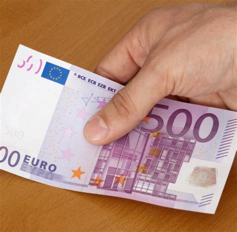 Durch die abschaffung hat die note an beliebtheit gewonnen und wurde somit bei. Fake 500 Euro Scheine : 500-Euro-Schein: Letzte Ausgabe am Freitag / Die technischen ...