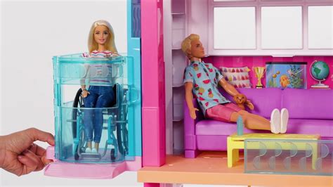 El sofá se abre para crear literas y la mesa de centro se. Barbie Casa De Los Sueños Descargar Juego - Barbie Barbie ...