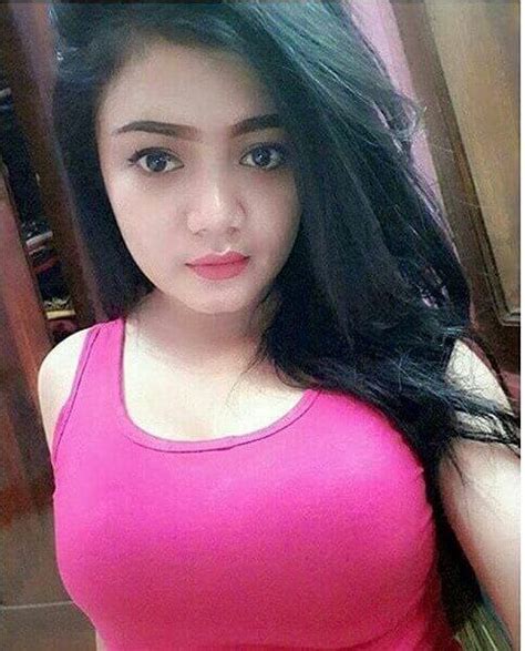 Jujur deh bu kemudian gw tarik badannya kearah kasur dan menindihnya sambil gw ciumi tapi beliau terus meronta sambil mencakar badan gw, agak perih sih. Gambar Istri Ketagihan Ngentot - Foto Bokep HOT