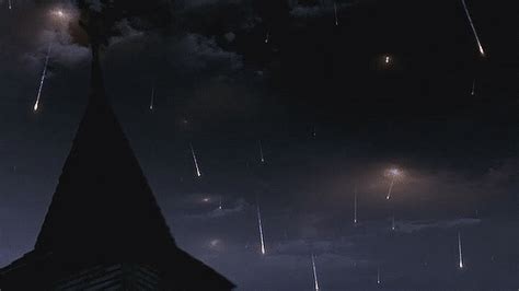 Come ogni anno tra il 10 ed il 12 agosto il cielo notturno si riempirà di stelle cadenti. stelle cadenti on Tumblr