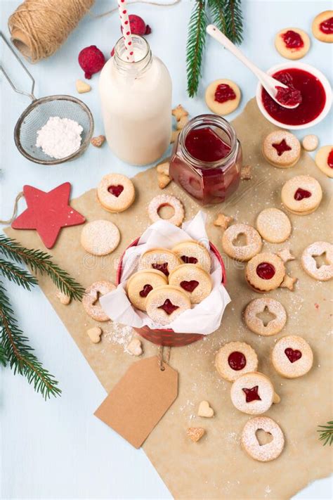 The christmas time is always a magical time in austria. Traditional Austrian Christmas Cookies - Linzer Biscuits ...