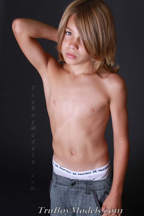 Face boy provides highly precise tagged photos of boys for free. TBM Robby Grey Hurley and Undies - Face Boy