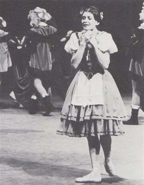 La grande ballerina, che aveva 84 anni, da tempo era malata.nata il 20 agosto del 1936 a milano, nel 1946 ha iniziato a studiare danza alla scuola di ballo della scala, dove si è diplomata nel 1954.quattro anni dopo, nel 1958, è diventata prima ballerina. Giselle - Carla Fracci (con immagini) | Balletto, Danza ...