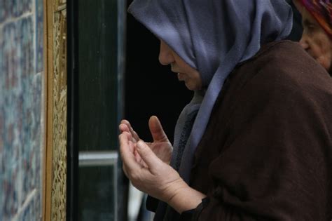 Amalan saat haid di bulan ramadhan yang bisa dilakukan wanita adalah berselawat. 5 amalan yang dapat dilakukan saat haid selama Ramadan