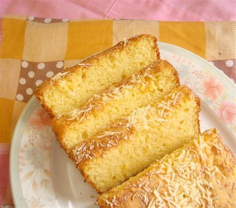 Apalagi jika anda berniat untuk membuka toko kue dan ingin menyajikan cheese cake sebagai menunya. Cara Membuat Tape Cake Keju Empuk Lezat Sederhana | Resep ...