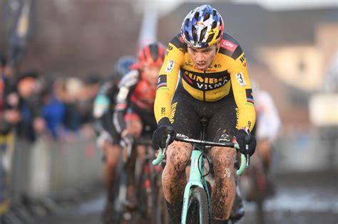 Wout van aert rijdt het wk cyclocross bij de profs. Ook Wout van Aert aan de start van de cyclocross in ...