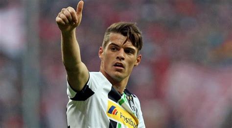 W swoim drugim sezonie w klubie xhaka zaczął 29 razy i zaliczył pięć występów rezerwowych, a gladbach zajął szóste miejsce w. fussball.ch - Darum war Xhaka Gladbach-Captain. Von jar ...