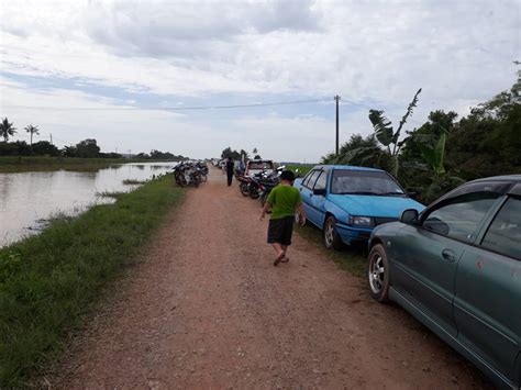 Hunian dekat sawah kerap kali dianggap kurang baik dari sisi desain maupun proses pembangunannya. namakucella: MAKAN KENDURI DI KEDAH - RUMAH TEPI SAWAH