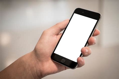 Layar iPhone Bergerak Sendiri Meski Tak Disentuh?