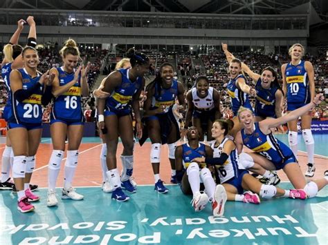 Le 24 nazionali partecipanti sono state suddivise in quattro gruppi da sei. Europei volley femminile: ancora fantastica Italia! Si va in semifinale contro la Serbia