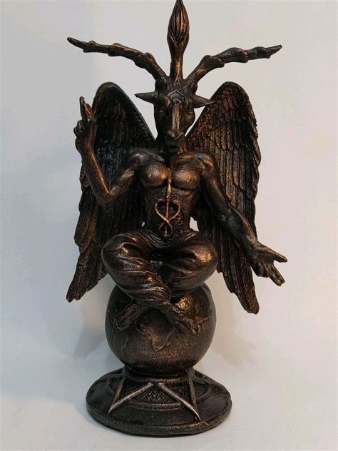 Baphomet is a deity, demon and/or symbolic icon which originated in the 14th century as a supposed figure of worship of the knights templar. Baphomet Estatua de resina no Elo7 | NoWords (132DF59)
