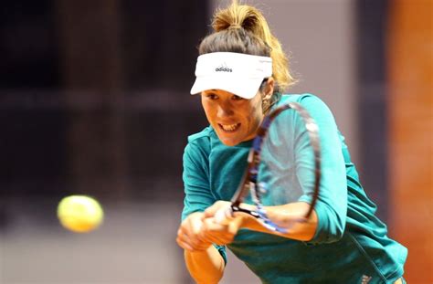 Iga swiatek passed the pressure test, garbine muguruza stayed in the zone and venus williams bravely battled to the finish in women's singles action at melbourne park on wednesday. Porsche-Tennis-Grand-Prix in Stuttgart: Garbine Muguruza ...