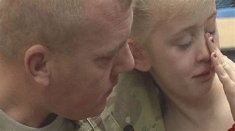 Det kändes verkligen som alla i hela klubben, för första stund, gick ut och tävlade för det. Soldier Returns From Afghanistan, Surprises Daughter At ...