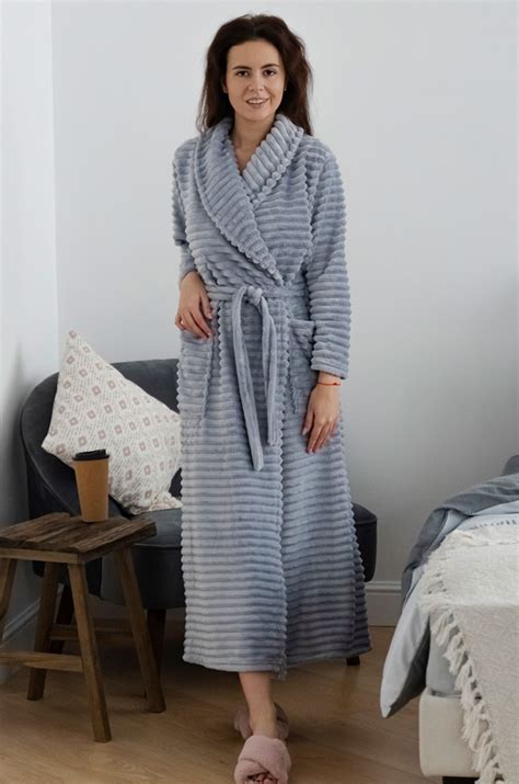 Женский банный халат в изысканном дизайне n 6620440 серый купить оптом в HappyWear.ru