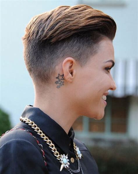 Weitere ideen zu rubin rose, frisuren, ruby rose haare. 2019 Ruby Rose Tattoos (mit Bildern) | Haarschnitt kurz ...