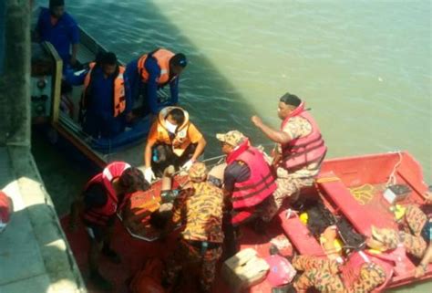 Buying tickets for the langkawi to kuala perlis ferry. Mayat pekerja feri jatuh di jeti Kuala Perlis dijumpai ...