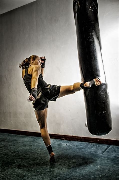 Encontre as ilustrações de stock perfeitas de boxe feminino na getty images. Muay Thay World Champion | Muay thay, Lutas marciais ...