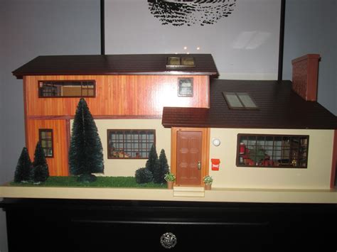 With kay hawtrey, lesleh donaldson, barry morse, dean garbett. 1980 Tomy Smaller Home & Garden Dollhouse | Small house ...
