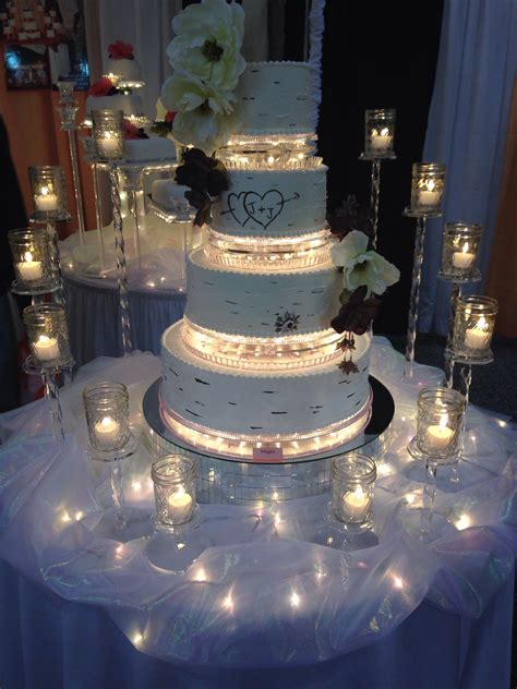 Concept floral from sugar mastic. This is soo cool #weddingcake #lights #baking | Wedding ...