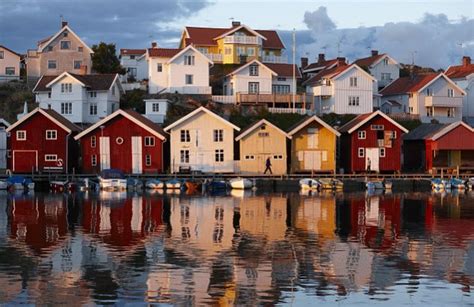 The shopping centre's total area is about 320,000 m 2 (3,400,000 sq ft) divided into nine interconnected buildings, where retail and restaurant floor space makes up around 70,000 m 2 (750,000 sq ft). Sweden's pretty Bohuslan coast is a real fjord fiesta ...