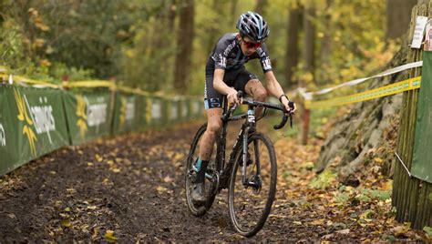 Lees hier meer over het veldrijden en cyclocross met actuele links van de superprestige en wereldbeker wedstrijden. Veldritkrant.be | Nieuws | Favorieten ...