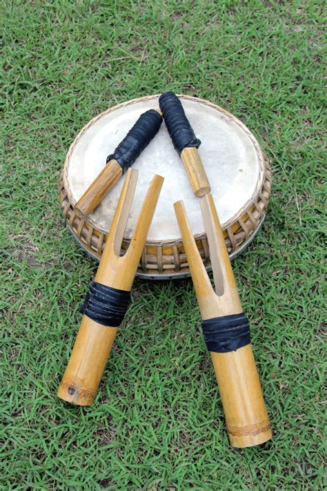 Tujuan tersebut seperti, sarana keagamaan, upacara budaya atau ritual, sarana hiburan, sarana ekspresi diri, sarana. Budaya Gorontalo - THE COLOUR OF INDONESIA