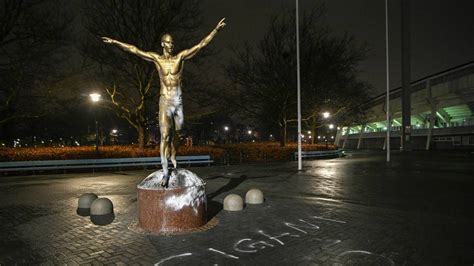 5,00 m €* oct 3, 1981 in malmö, sweden. Malmö-Ultras demolieren Statue von Zlatan Ibrahimovic | STERN.de