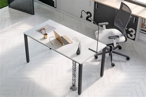 Abwechselnd im sitzen und im stehen zu arbeiten hält in bewegung, man arbeitet besser und fühlt sich wohl. Nowy Styl Schreibtisch E10 schwarz-weiß | Möbel Letz - Ihr ...