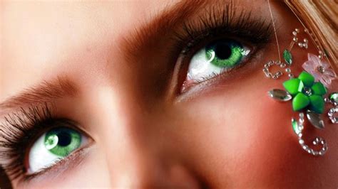 Денний макіяж для зелених очей - дивовижні переливи - Порадниця