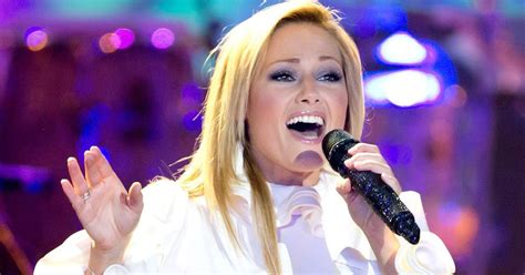 Efter måneder med bekymringer og udfordringer får håbet til at blomstre igen. Nachholtermin bestätigt: Helene Fischer tritt 2021 in ...