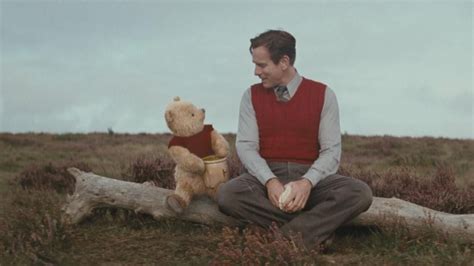 Now it's up to his spirited and loveable stuffed animals, winnie the pooh, tigger, piglet, and the rest of the gang, to rekindle their friendship and remind him of endless days of childlike. Christopher Robin - Um Reencontro Inesquecível | Disney ...