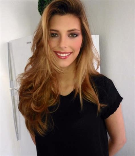 Si le métier de journaliste reste ouvert aux autodidactes sortis notamment de l'université, les écoles de journalisme reconnues par la profession sont la voie royale. Miss Nord-Pas-de-Calais, Camille Cerf, élue Miss France ...